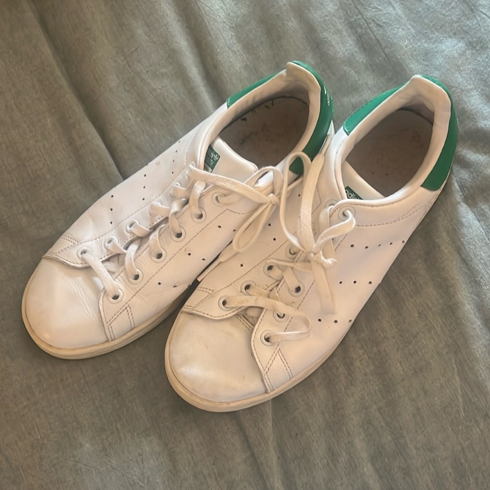 Stan Smith Original - Boys 6.5 (women’s 8)